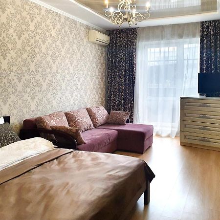 Lux Apartament Dacha Charkiv Exteriör bild