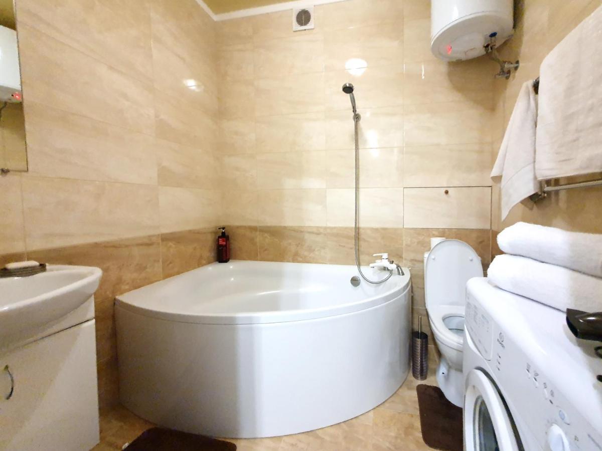 Lux Apartament Dacha Charkiv Exteriör bild