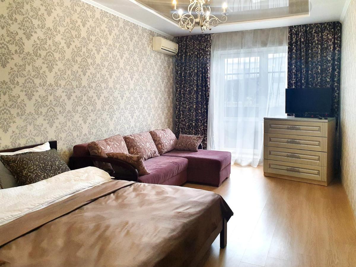 Lux Apartament Dacha Charkiv Exteriör bild