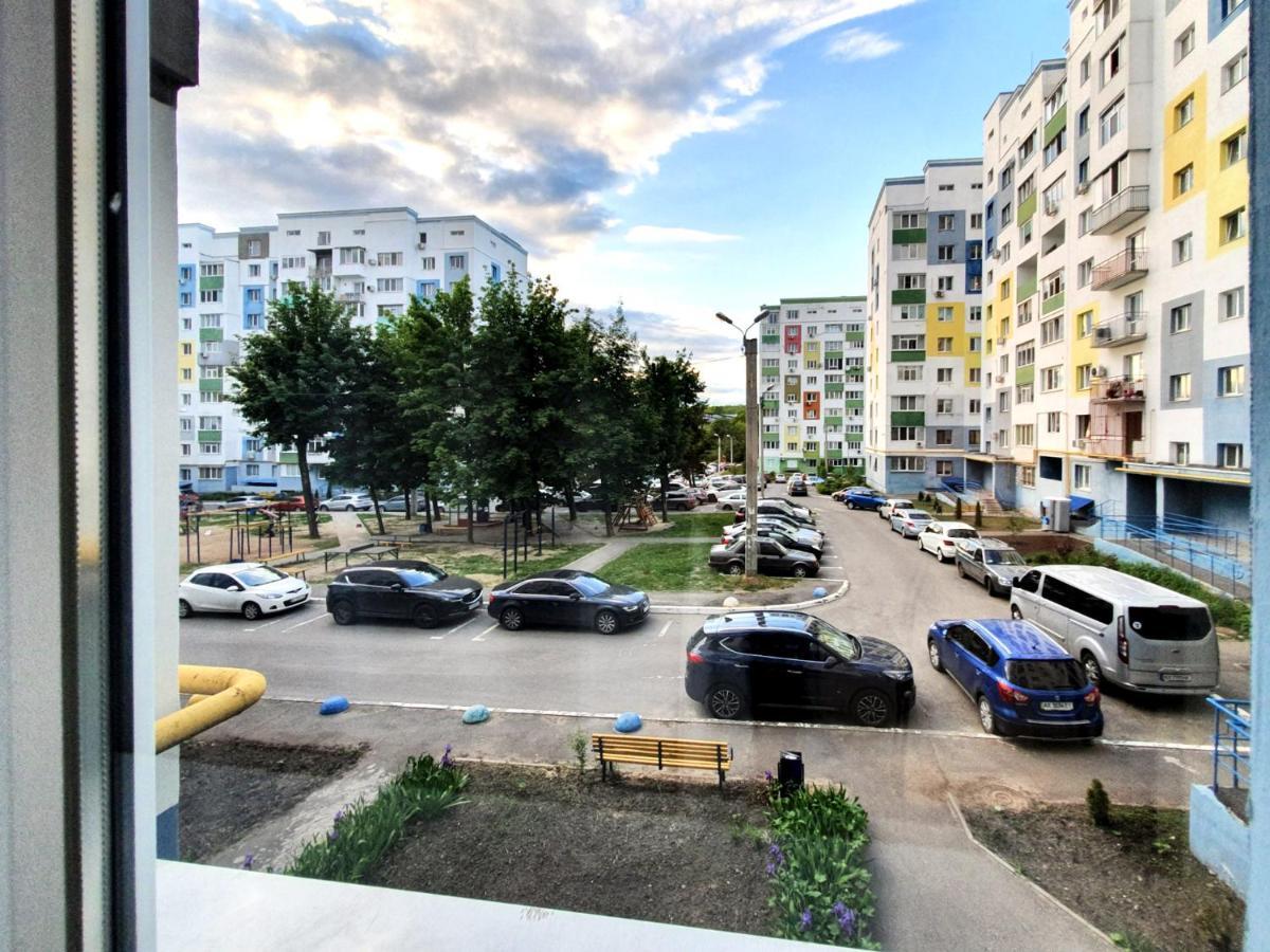 Lux Apartament Dacha Charkiv Exteriör bild